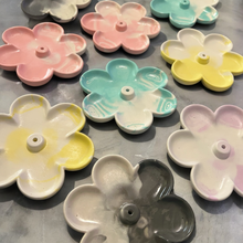 Load image into Gallery viewer, Flower Incense Holder